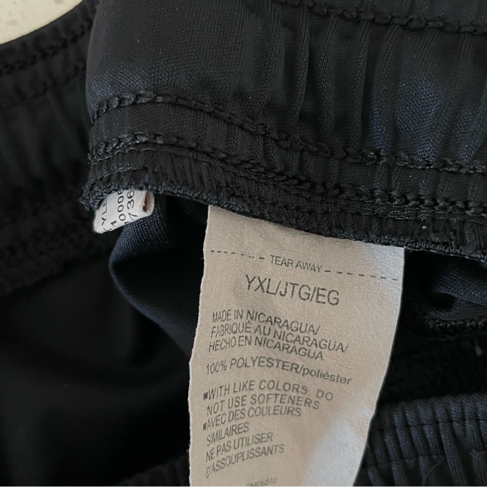 Under Armour Youth XL Black Athletic Shorts - Picture 6 of 7